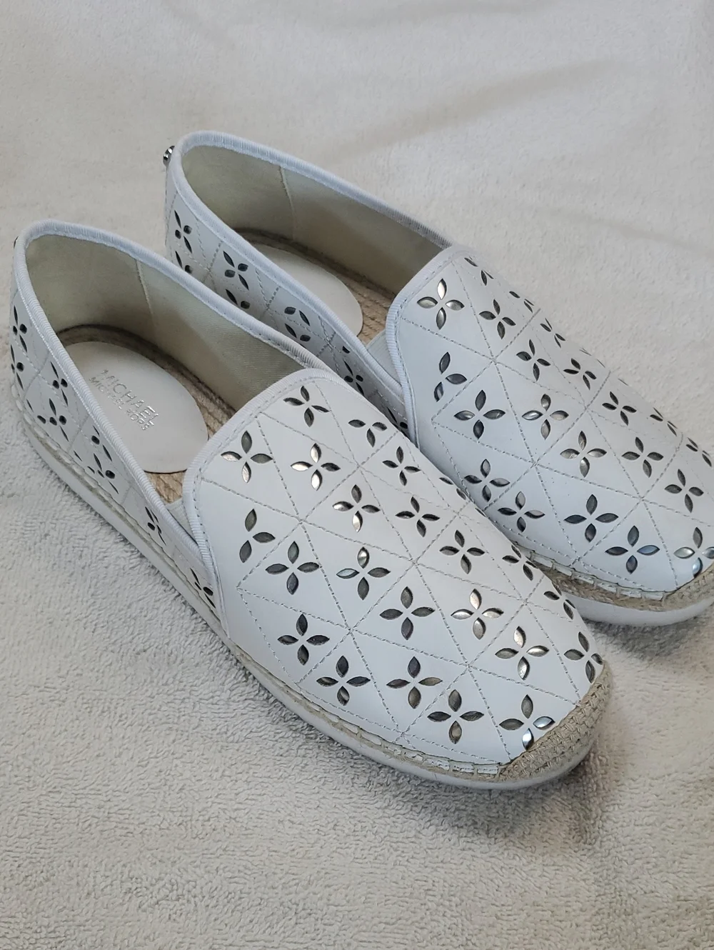 Michael Kors Womens Keaton Slip Ons. Silver Cutout Details. Size 9